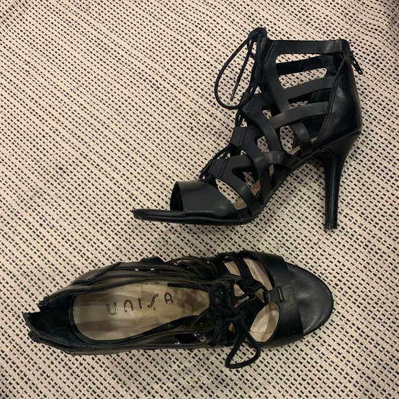 BLACK STRAPPY HEELS - Picture 3 of 4